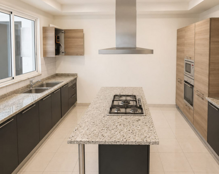 4-BEDROOM APARTMENT
